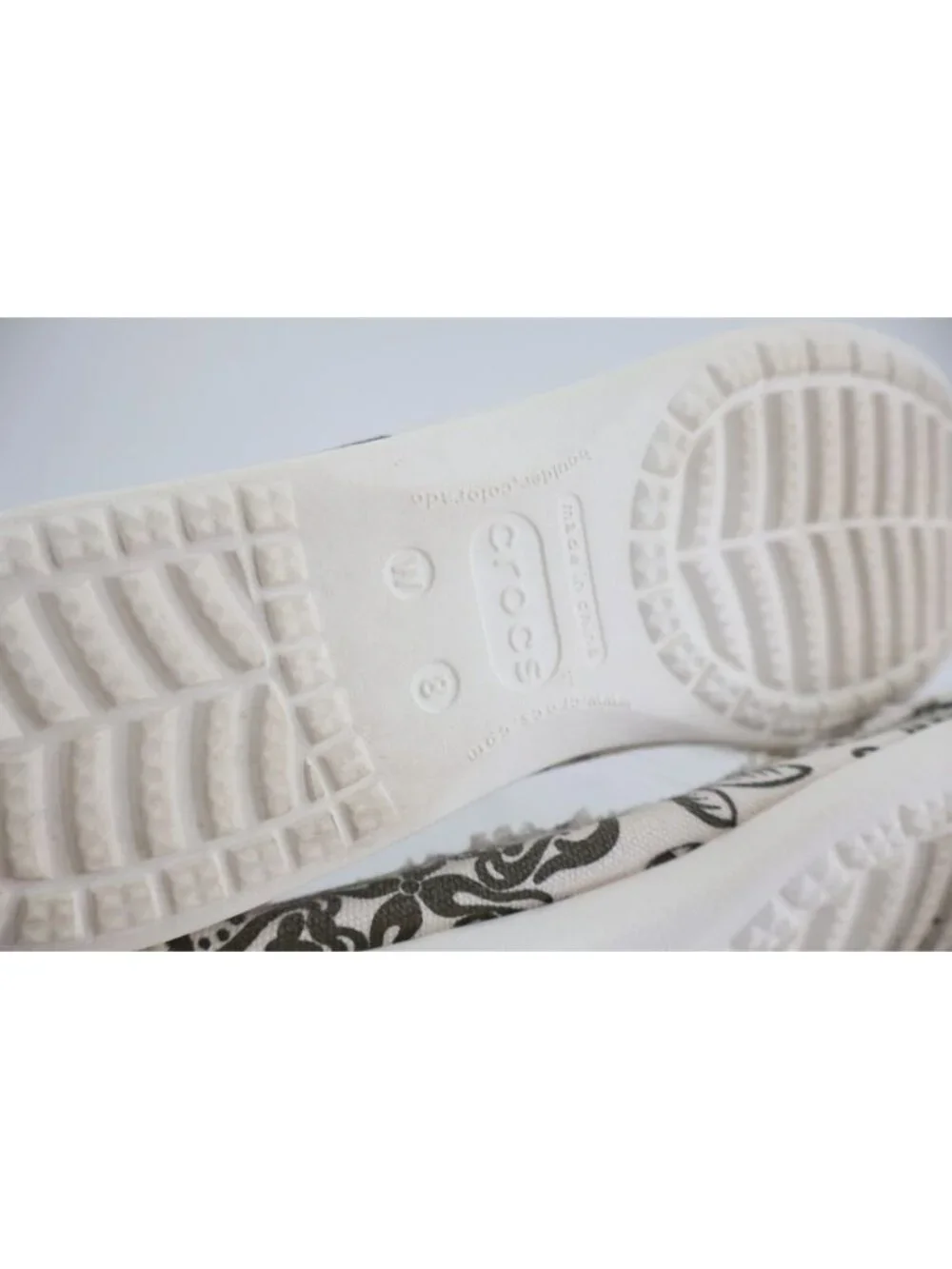 Crocs Santa Cruz White Brown Floral Slip On Canvas Casual Shoes Size 8